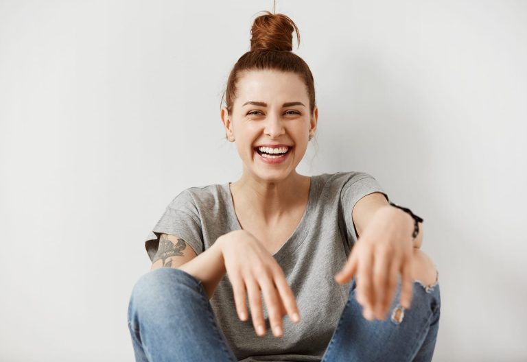 smiling-sitting-red-woman